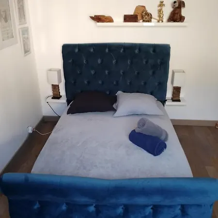 A L'ombre Des Arenes Garage Compris Alloggio in famiglia